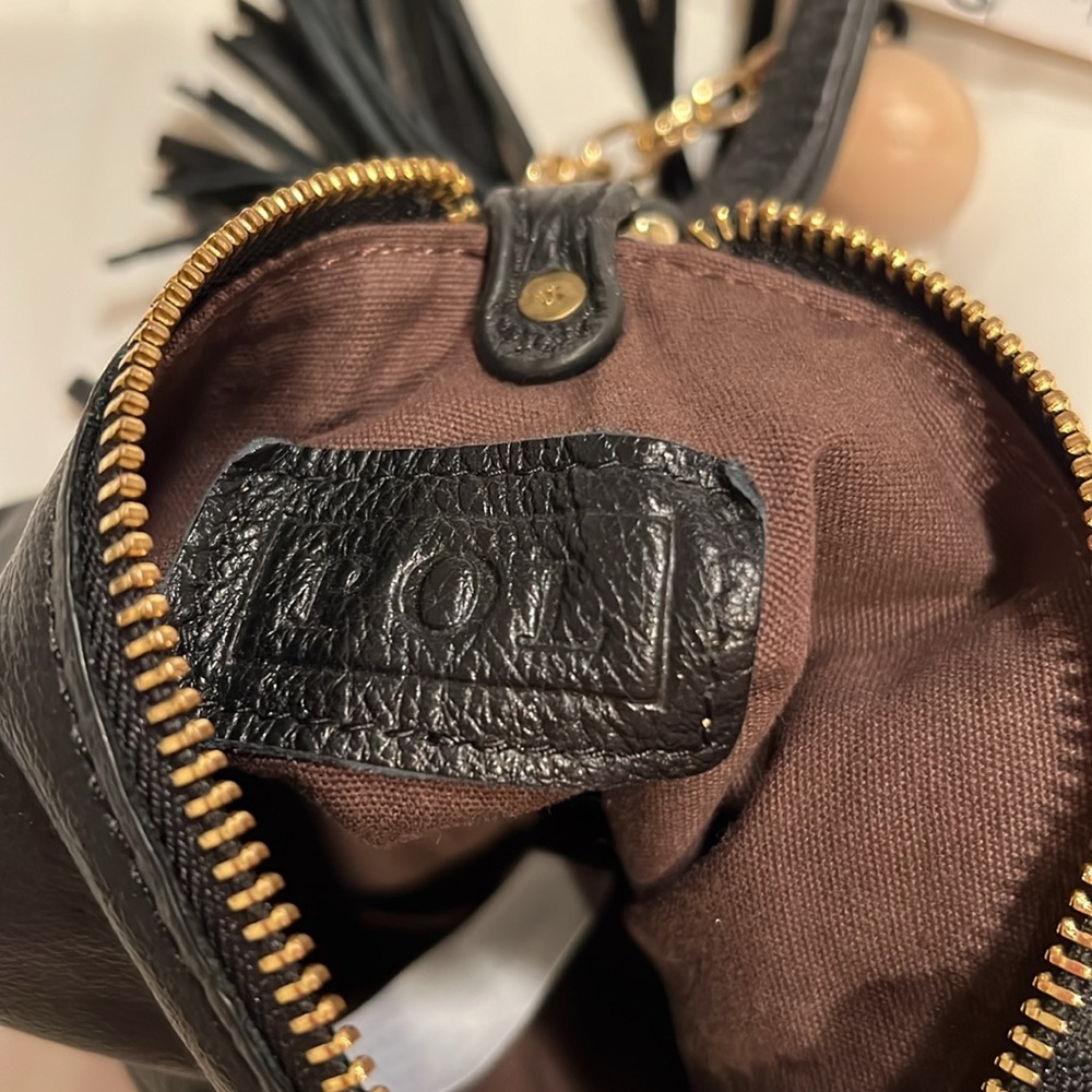 Adorable Triangular Wristlet - Picture 5 of 6